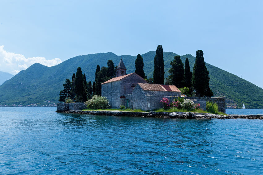 Ostrvo Gospa od Milosti u opštini Tivat